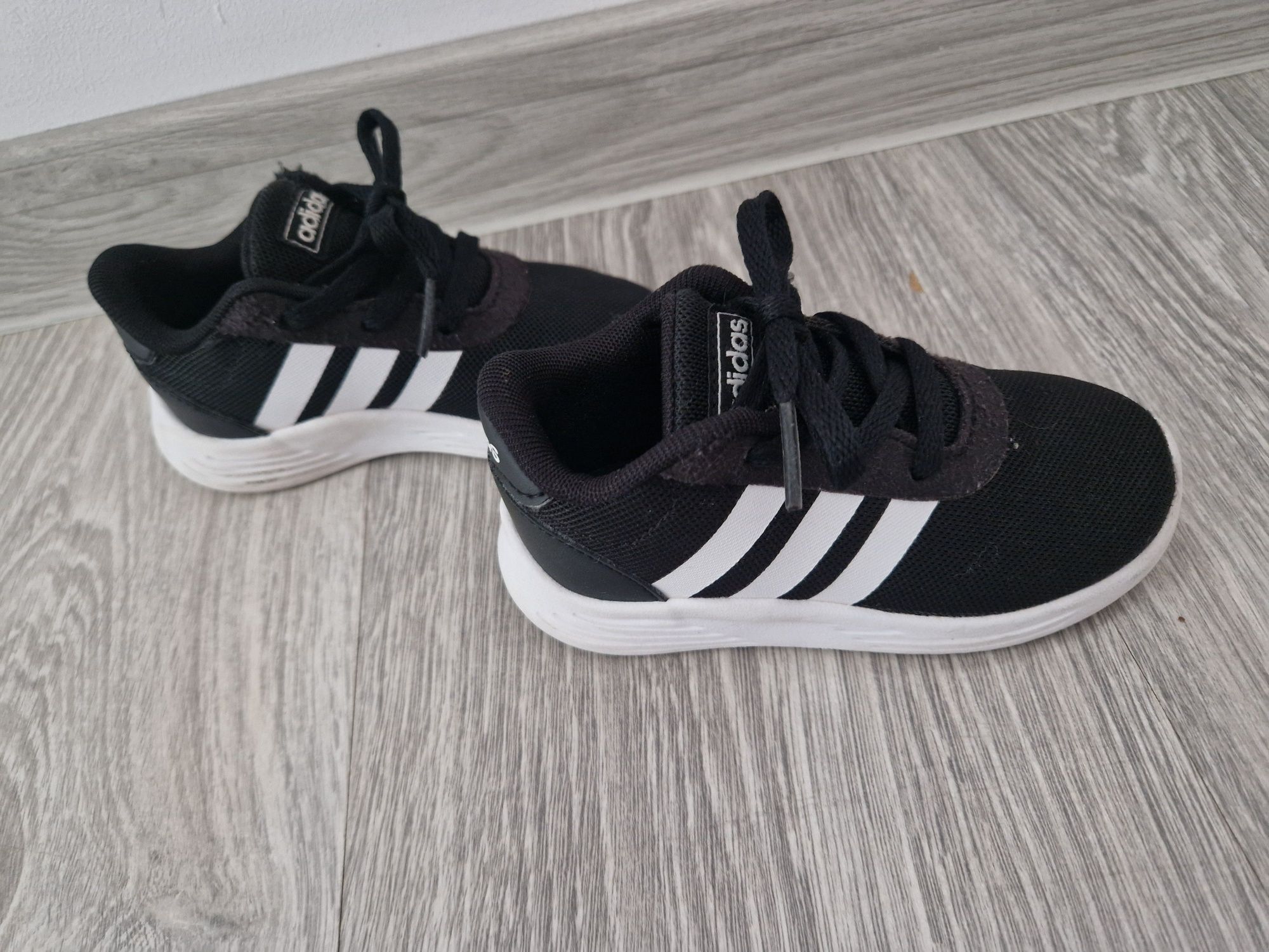 Adidași adidas mărimea 24