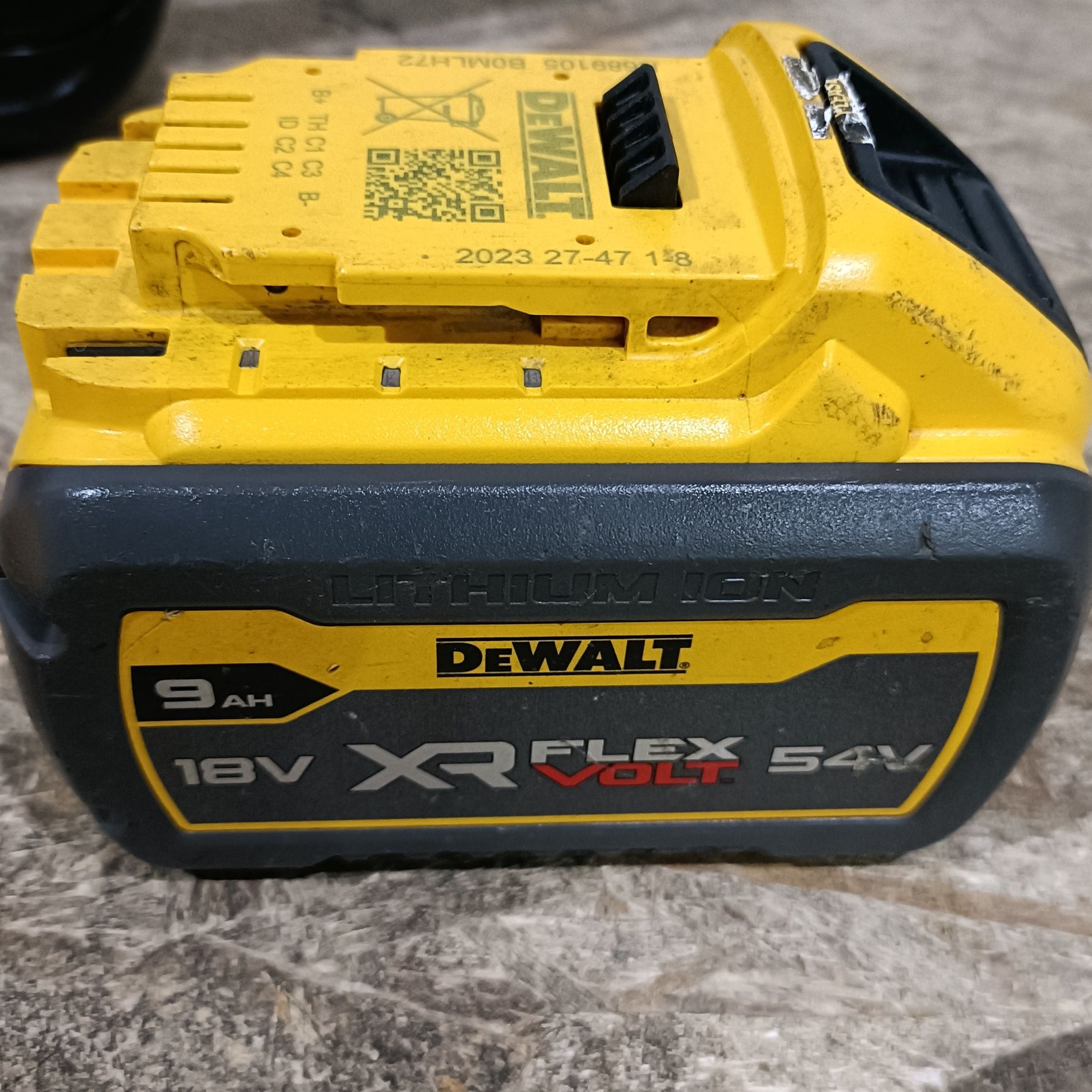 Drujba electrica pe acumulator DeWalt DCM575