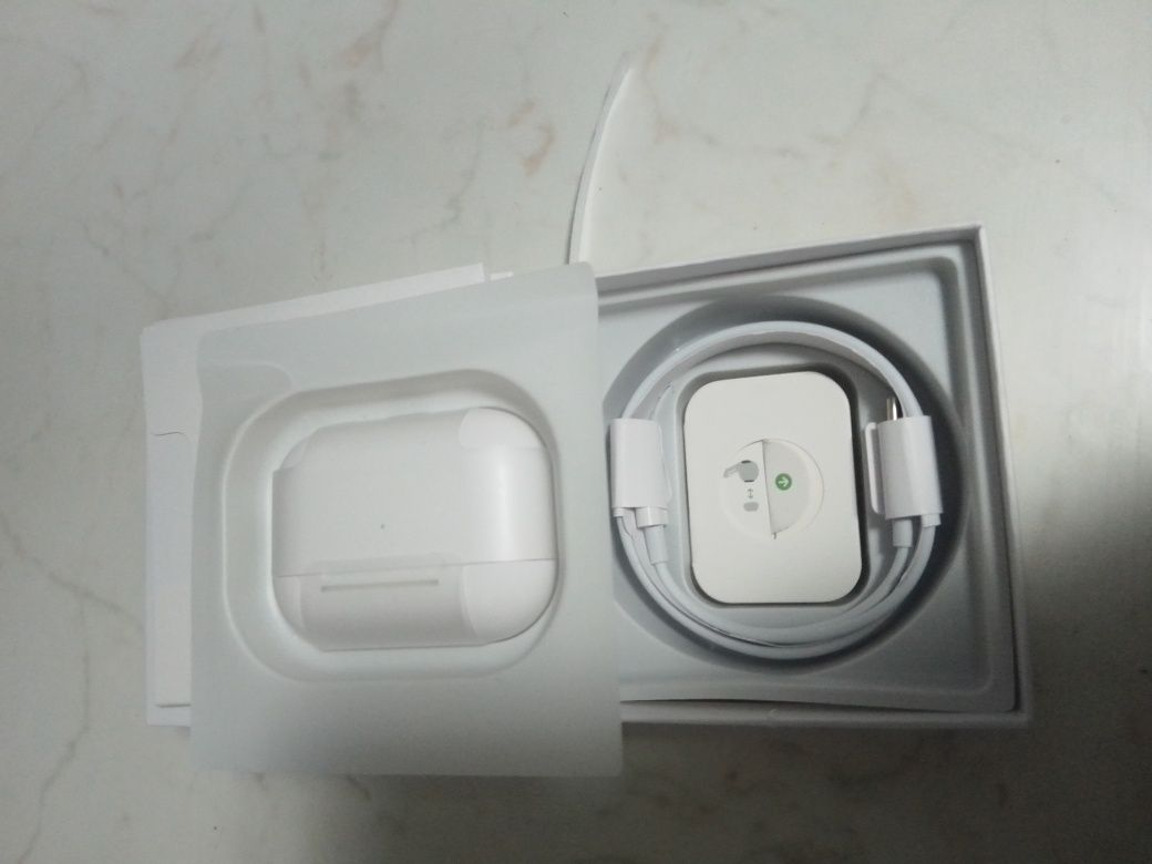 Слушалки Airpods  iPhone Apple