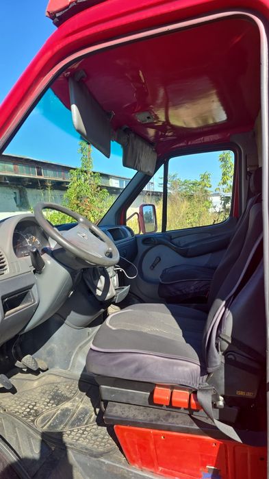 Mercedes Sprinter 311 cu prelata și lift hidraulic