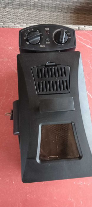 Vând friteuza Heinner HDF-1800SS, 1800 W, încă in garantie