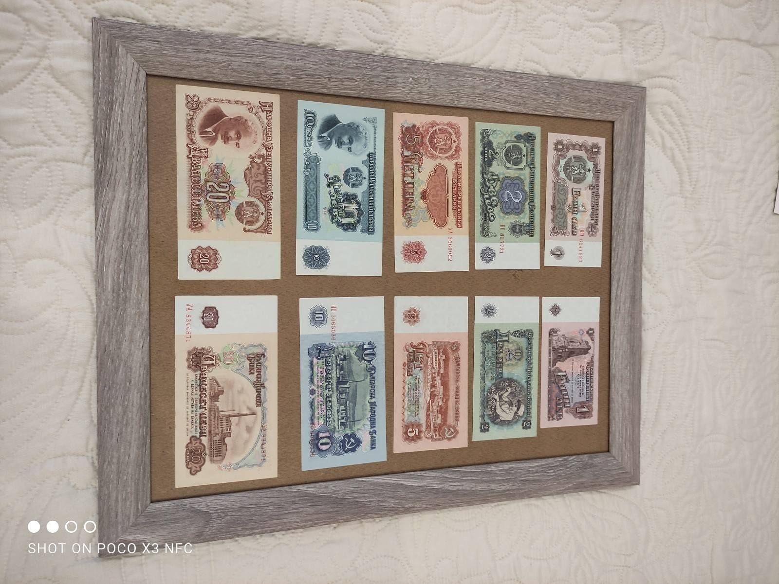 Колаж от чисто нови стари банкноти