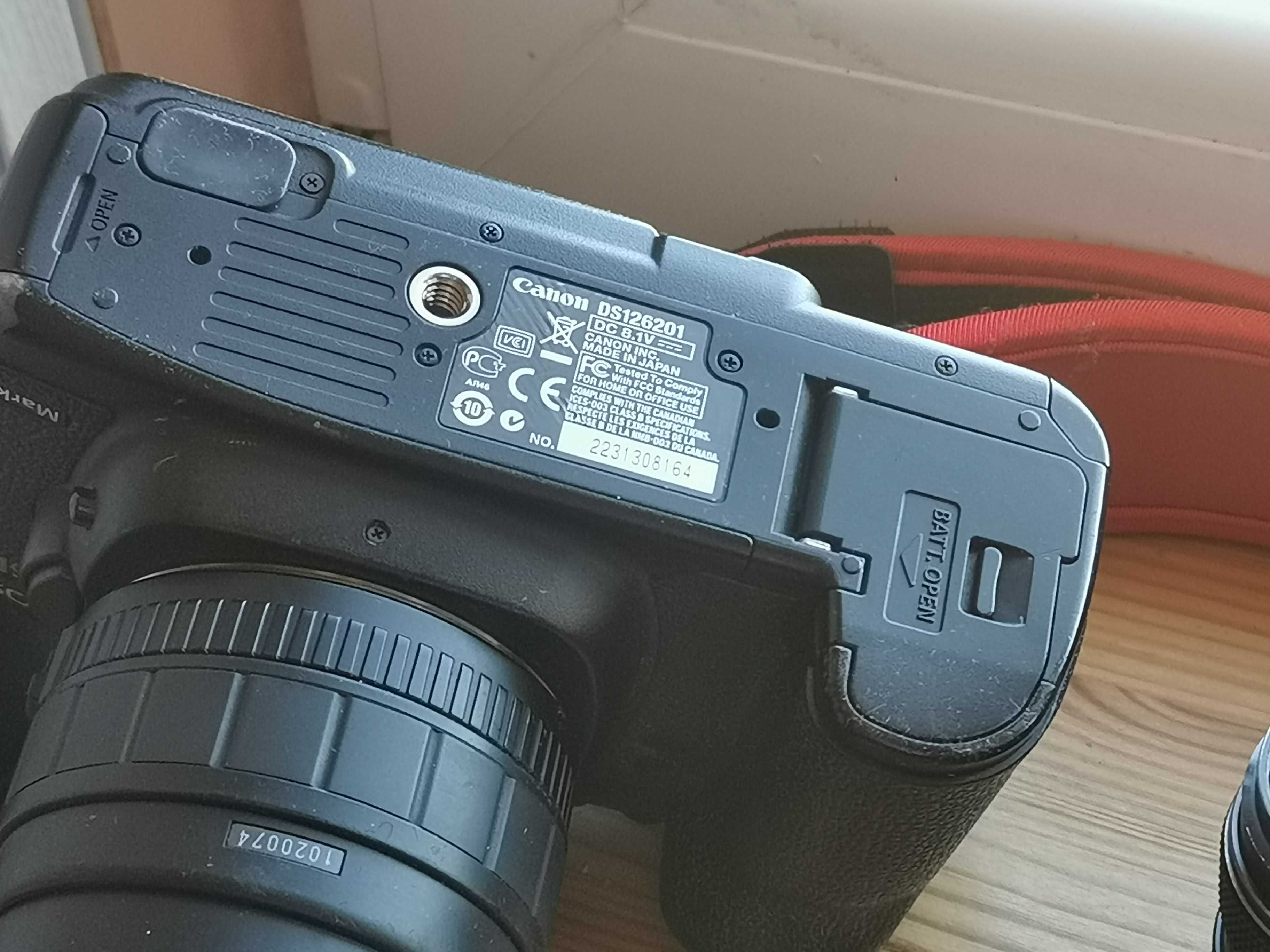 Canon 5D mark II + SIgma 24mm 2.8 + Sigma 70-210 + Reflex 50mm 1.7