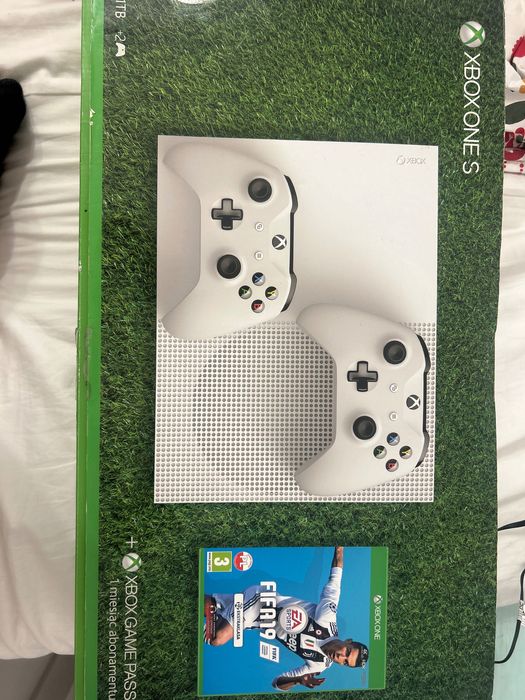 XBOX ONE S plus XBOX game pass
