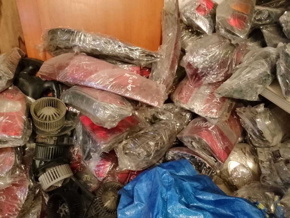 Части за коли,фарове,стопове,брони,врати и заден капак за Мерцедес А к