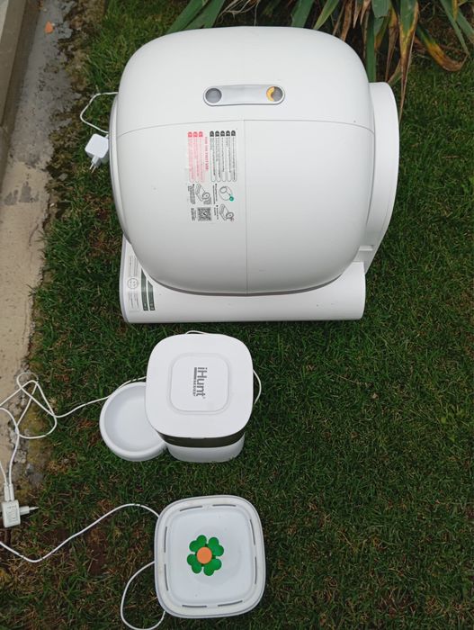 Vand pachet complet pentru pisici/ Litiera electrica