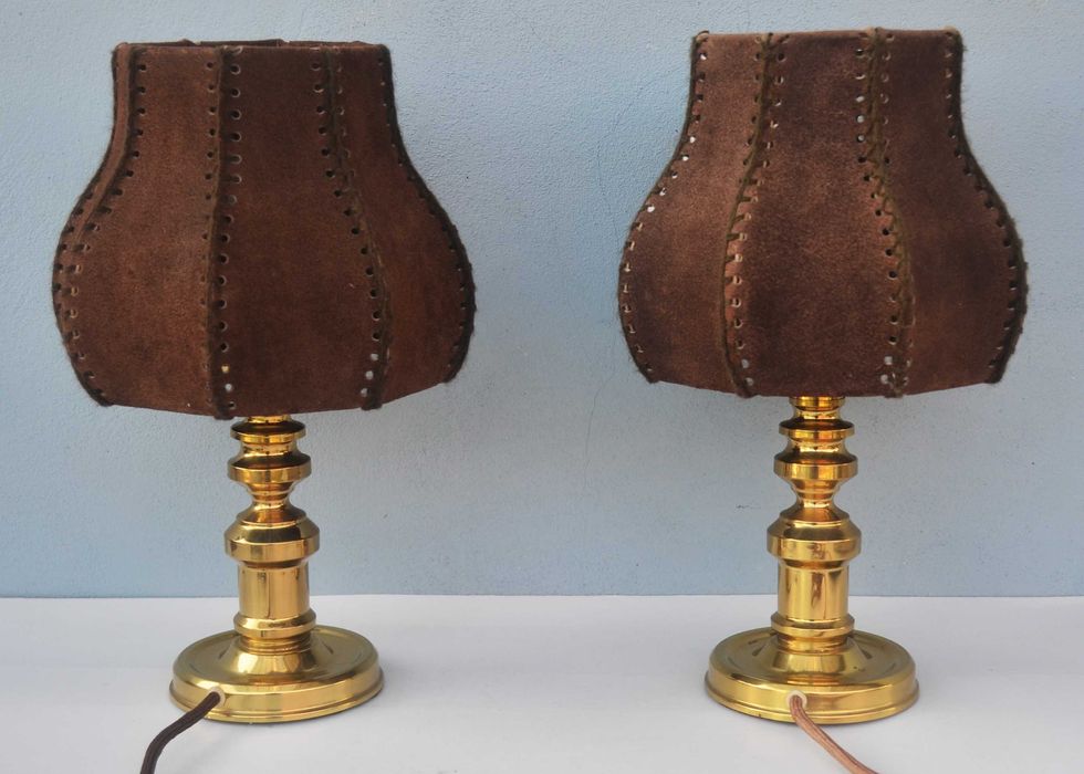 Lot de doua veioze retro-moderniste cu abajur in piele naturala
