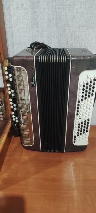 Продам Баян Мелодия