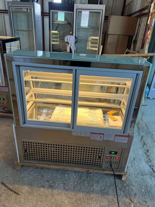 Vitrina frigorifica pentru prajituri 120 cm lungime