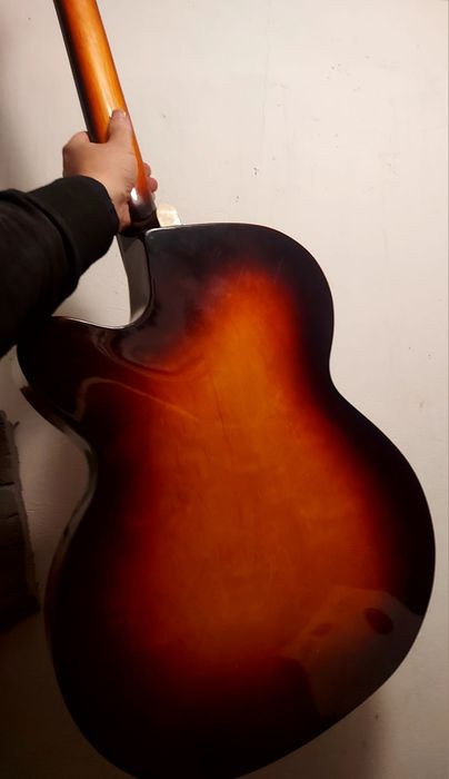 Chitara archtop cu doza Ideal