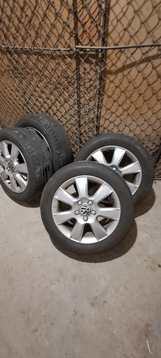 Vând 4 jante aliaj cu cauciucuri pe 16  de pe golf 5