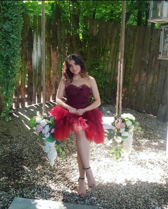 Rochie visinie, scurtă, perfectă pentru ocazii speciale
