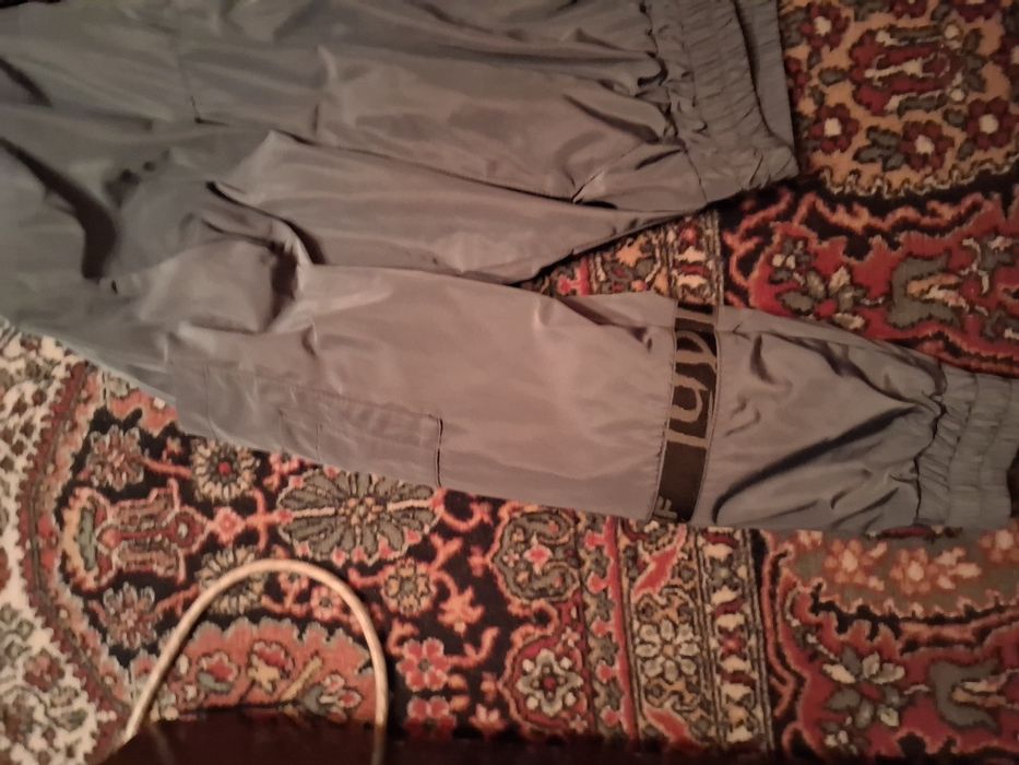 Продавам и бартя рядка ветровка на луда