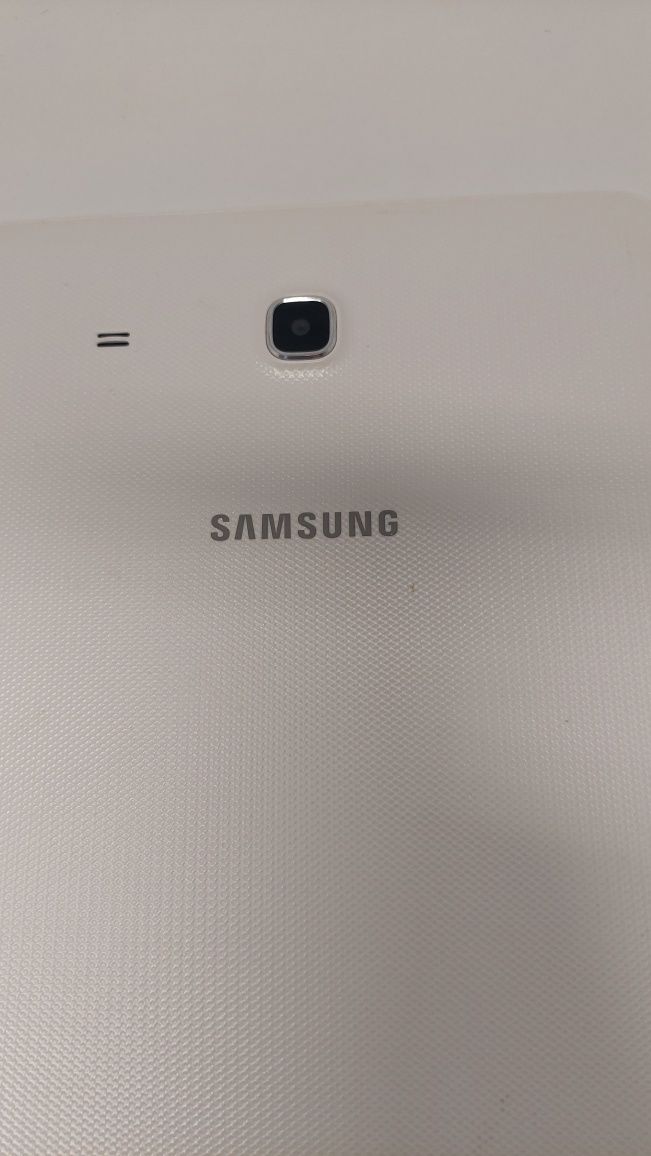 Таблет Samsung T560 Бял Цвят