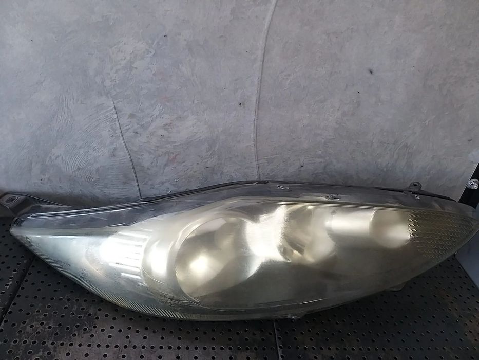 Far dreapta ford fiesta 6 cb1 ccn 1ej24704502 8a6113w029af