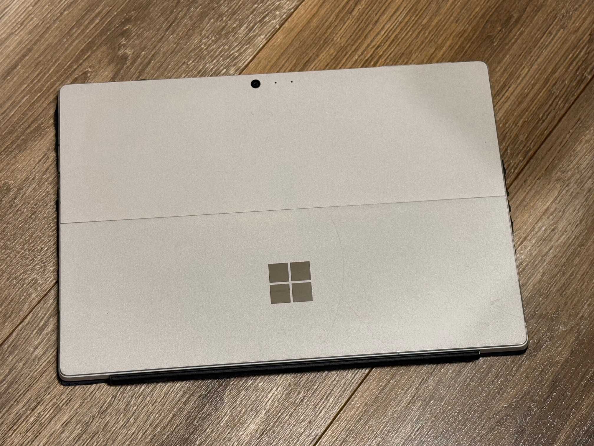 Microsoft Surface Pro 5 i5 7th/8RAM/256SSD