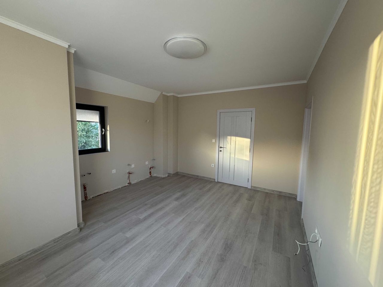 Продава се Двустаен апартамент в Търговище, Вароша - 66 кв.м за 1144 €/кв.м - Снимка #3