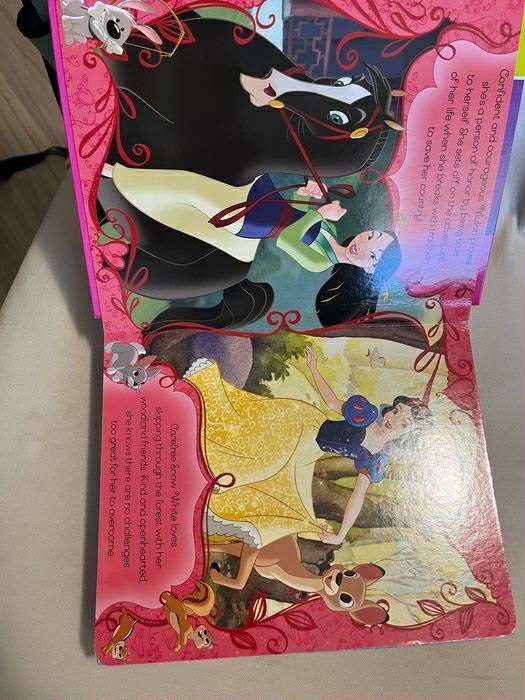 Книга на DISNEY, на англ. език