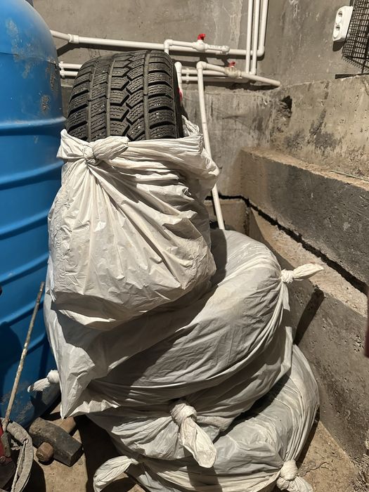 Комплект зимних шин в хрошем состоянии