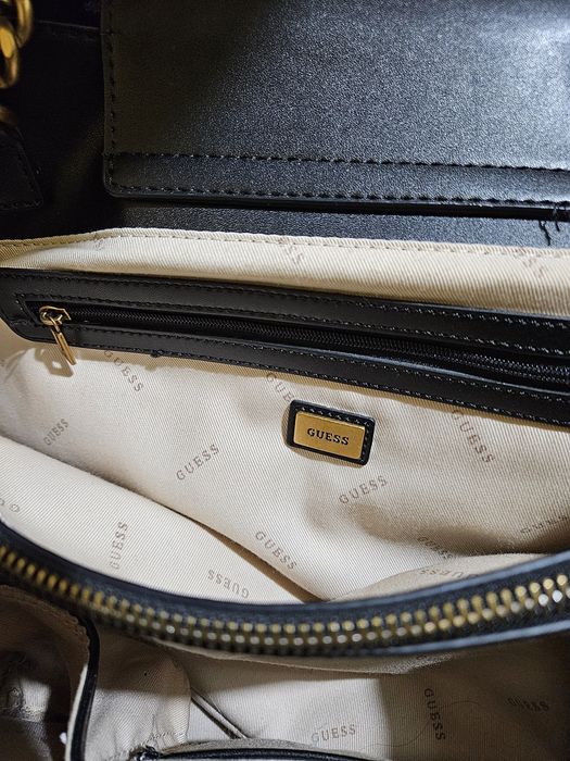 Дамска чанта GUESS