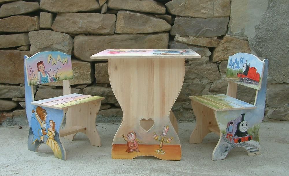 детска дървена рисувана маса с 2 стола