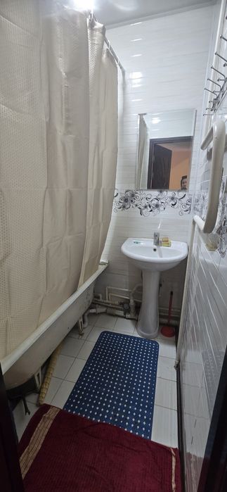Сдаётся 2х ком квартира на 3 этаже Семье, ор;5 мкр,Мелодия рестор