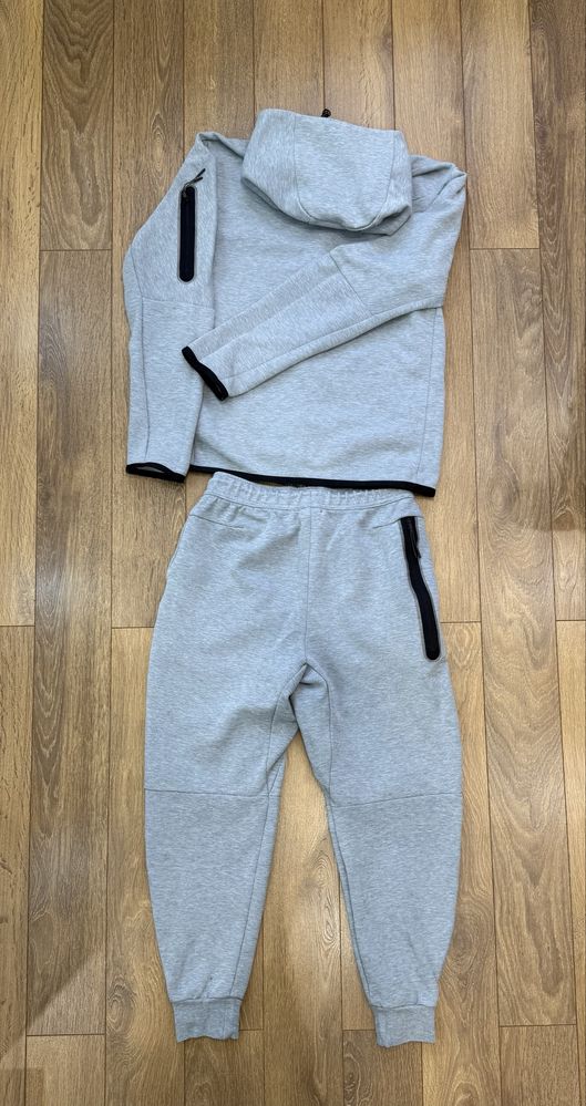 Nike Tech Fleece комплекти – Сив (S) и Син (M)