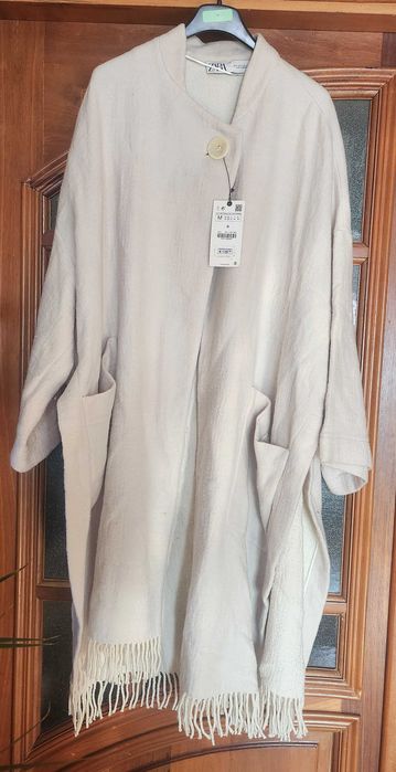 Pardesiu din lana nou Zara, marimea M,dar merge pana la XL