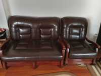 Set canapea și fotoliu din piele și lemn masiv
