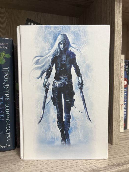 Книга Стеклянный трон