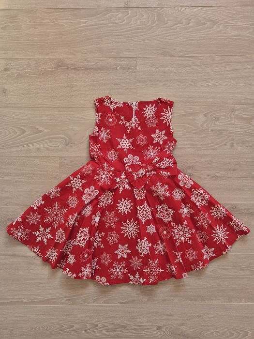 Много запазени Коледни рокли за момиче (98, 104 и 110 размер)