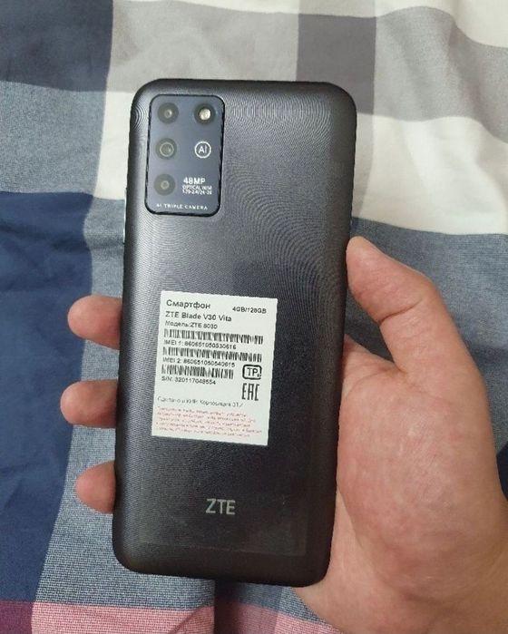 ZTE Blade V30 4/128GB Black 4G Igravoy Original Karobka Holati ideal