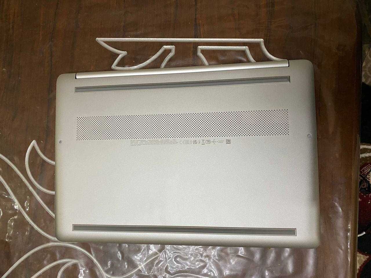 HP noutbook silver 8/256 xolati ideal