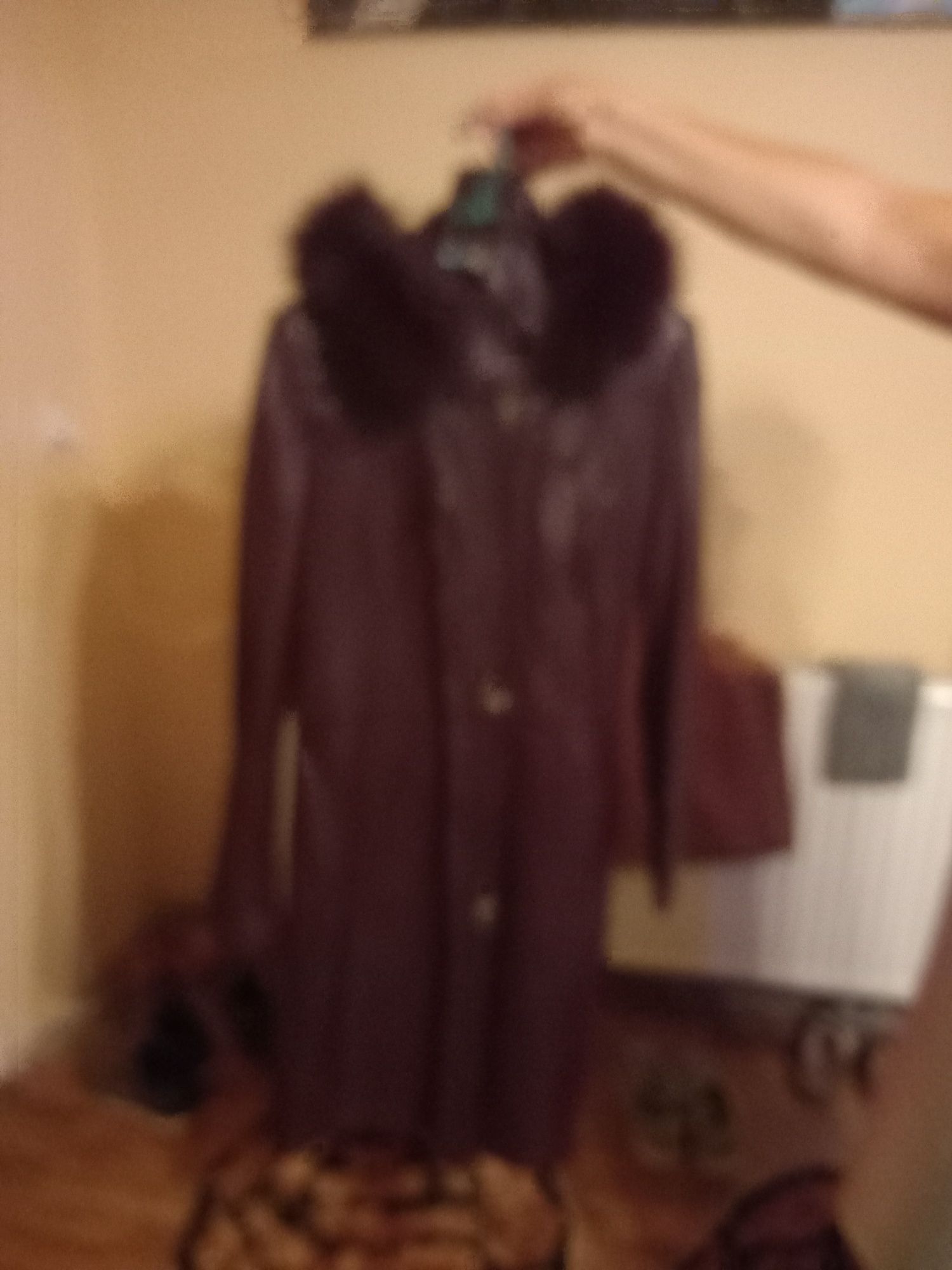 Haină de piele vișinie