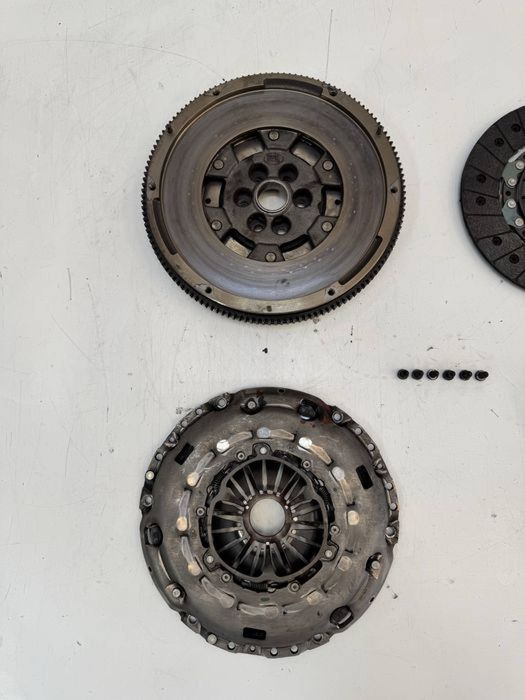 Kit volanta ambreiaj 2.0 BMP BMM BKP BKD Passat B6 Golf 5 Touran A3