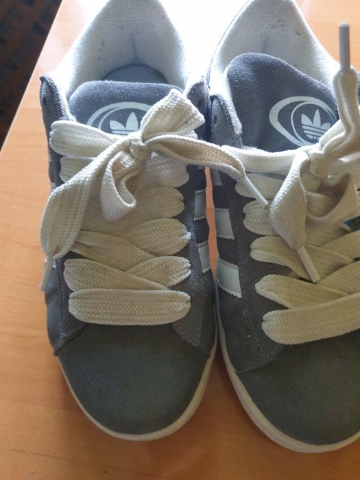 Продаются кроссовки.