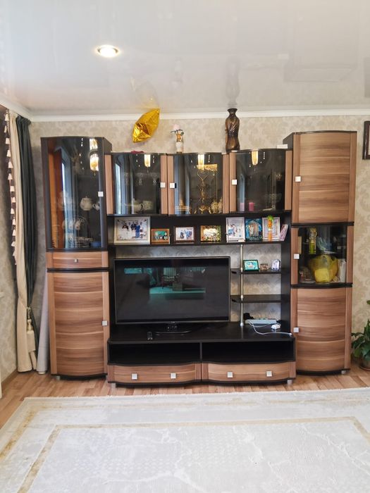 Продам стенку гарнитур  не дорого  в хорошо состряни