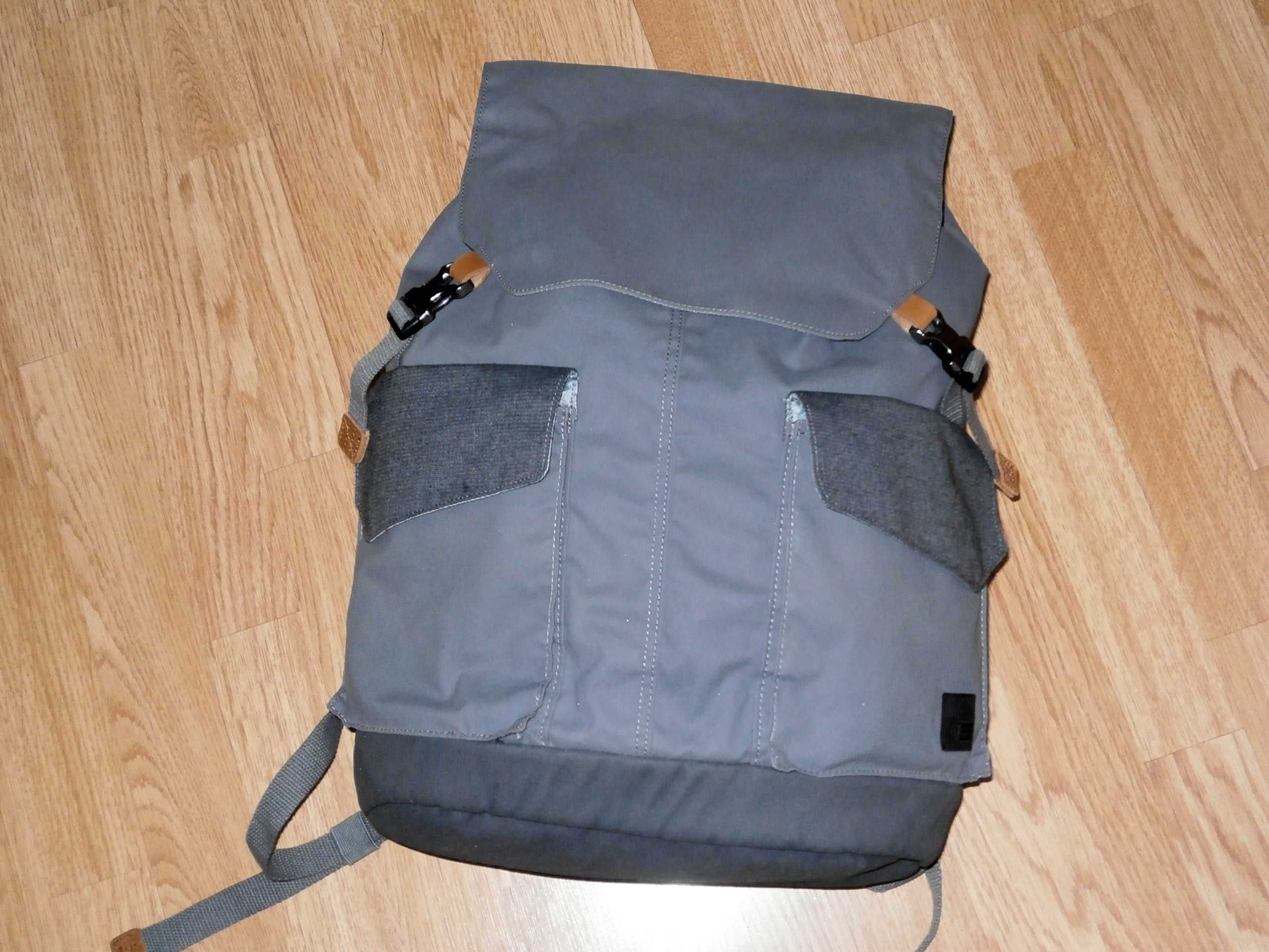 Case Logic LoDo model premium dimensiune 15.6