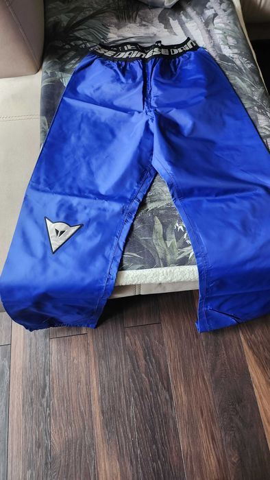 Продава се комплект дъждобран Dainese