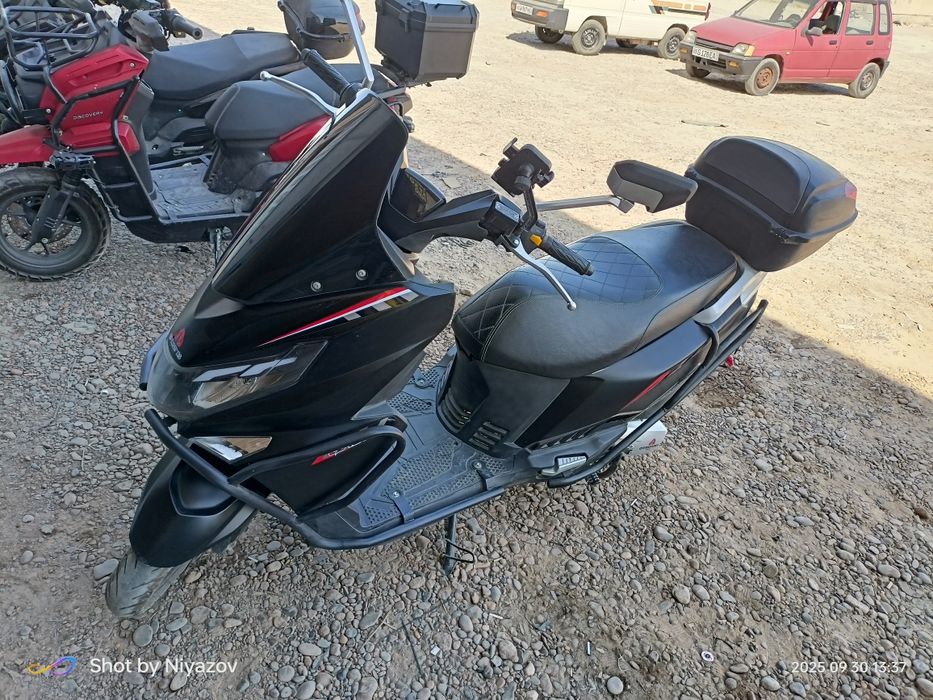Vikup qilib beriladi Скутер Qiumotors 150 cc
