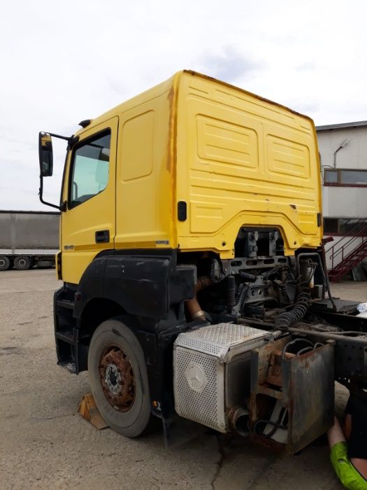 Dezmembram camion Mercedes AXOR 18.40