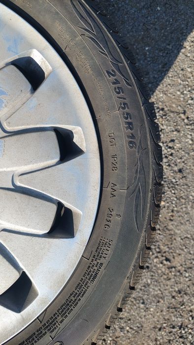 Cauciucuri iarnă 215/55/16 cu jante de tablă,  dot 2016 .