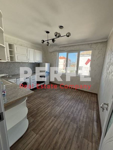 Дава се под наем Двустаен апартамент в Бургас, Ветрен - 75 кв.м за 331.5 € - Снимка #1