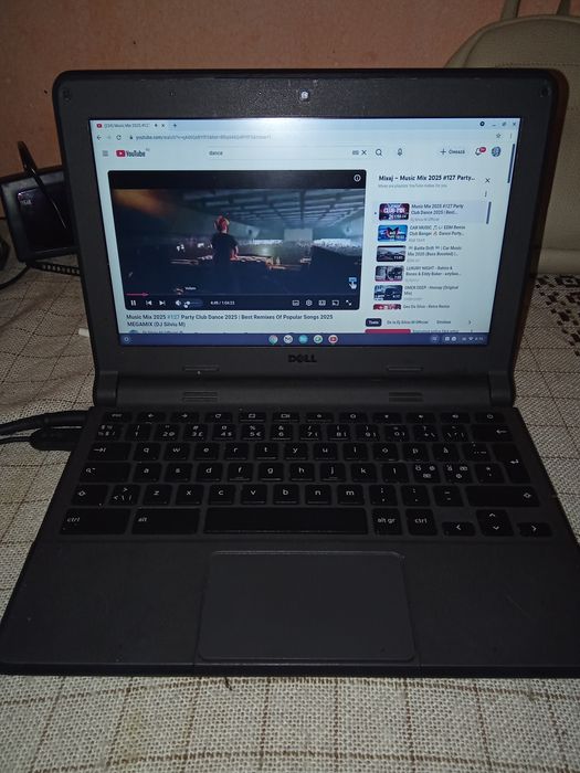Dell Chromebook 11 model P22T 11.6" screen, Webcam