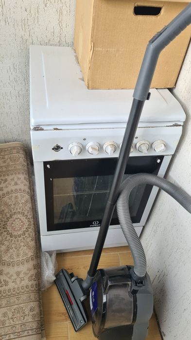 Продам электрическую плиту с духовым шкафом Indesit
