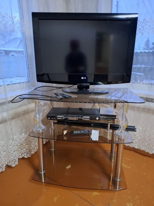 Телевизор со столиком