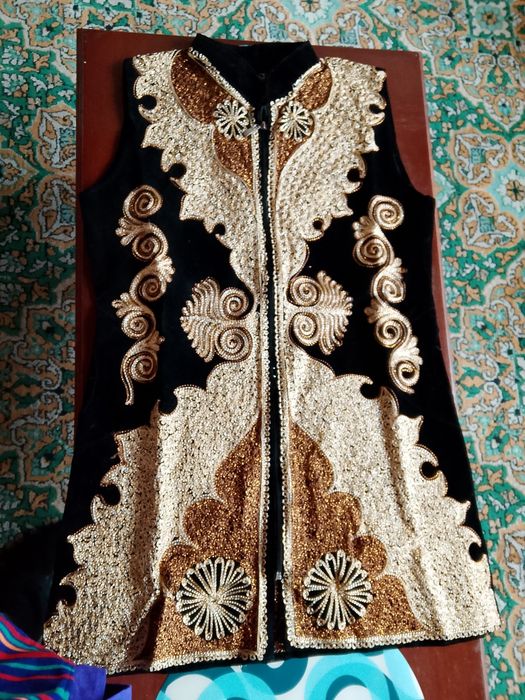 Kelinlar uchun yengsiz kiyim