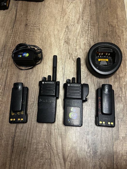 Професионален комплект радиостанции Motorola DP4400e 2 броя DMR, IP68