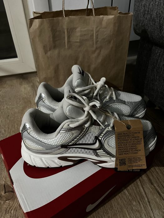 Продам кроссовки Nike M2K
