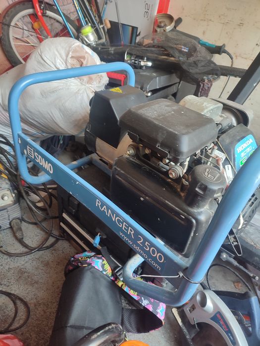 Vând generator honda